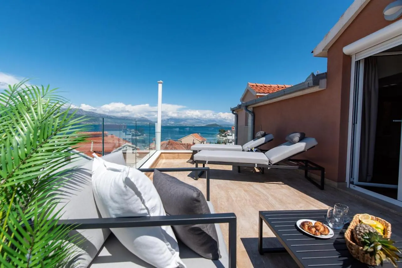 Apartments Belmat Τρογκίρ 0*,  Κροατία