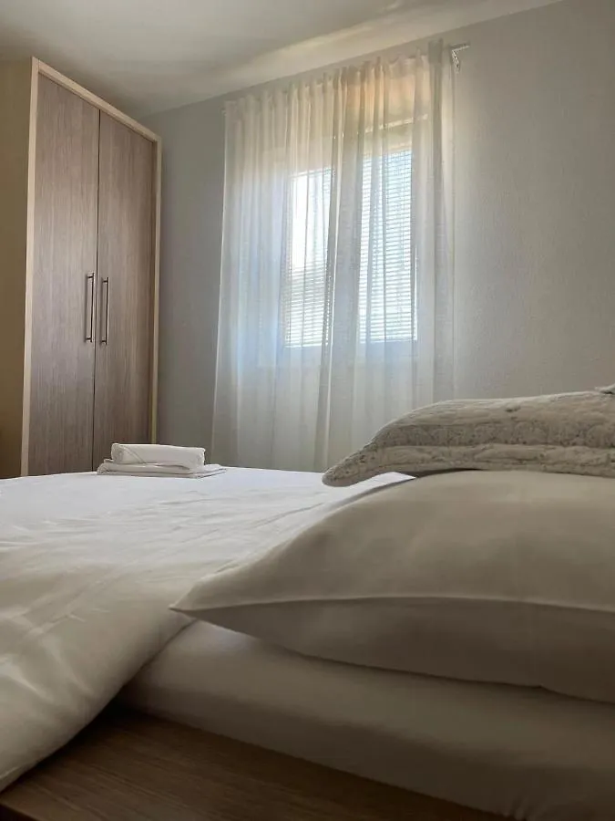 Apartments Belmat Τρογκίρ