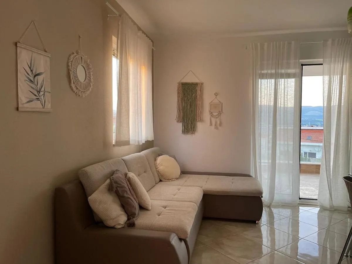 Apartments Belmat Τρογκίρ