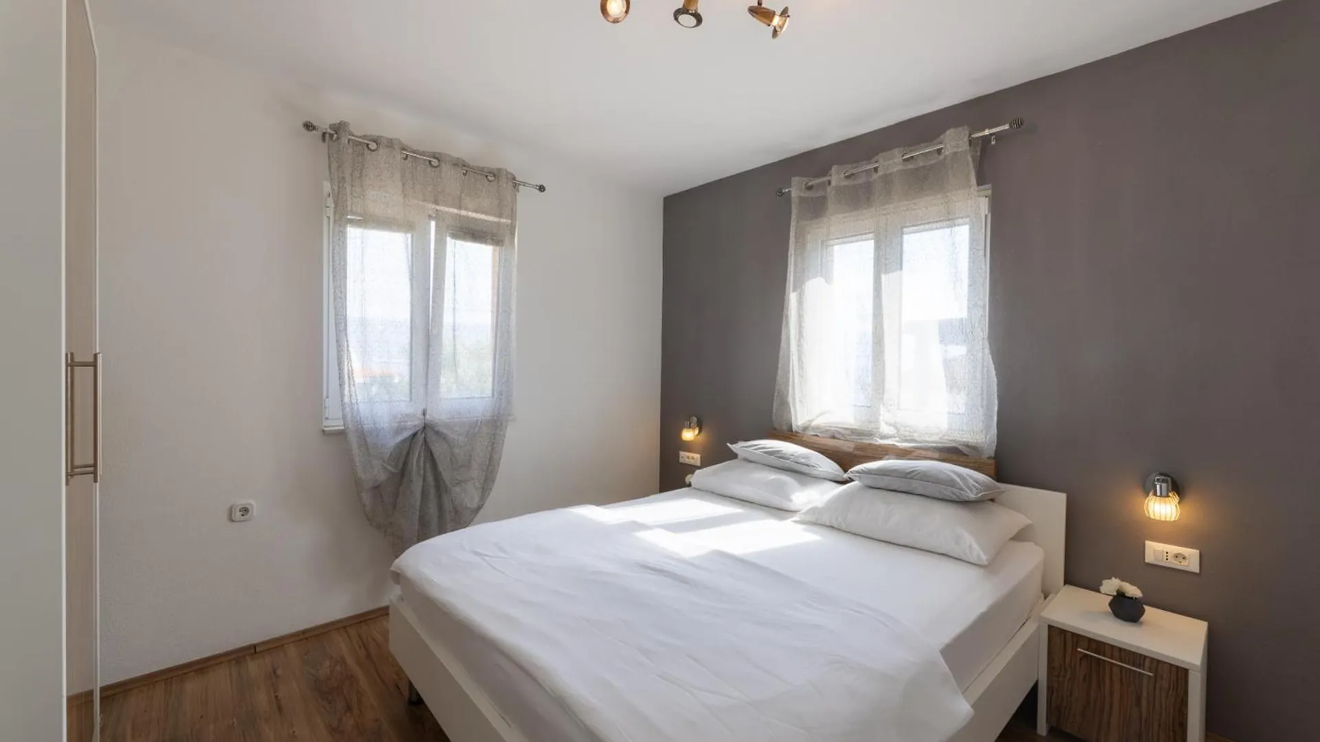 Apartments Belmat Τρογκίρ Κροατία