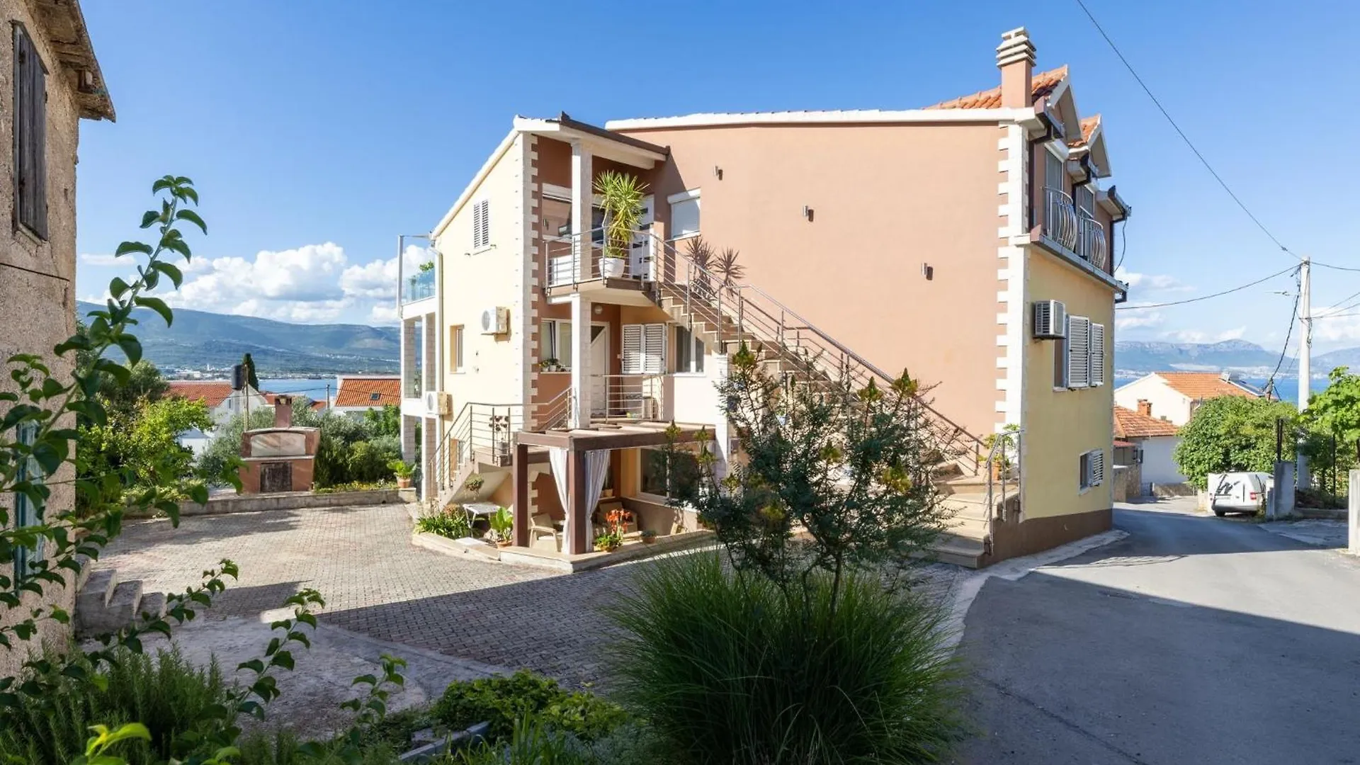 Apartments Belmat Τρογκίρ